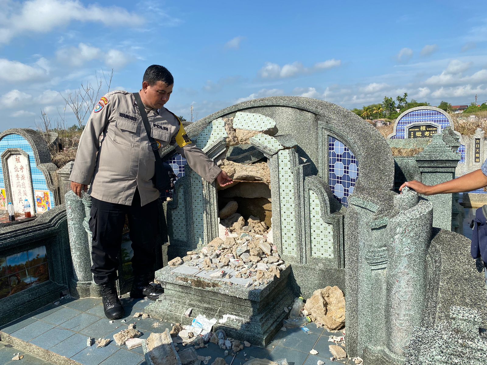 Belasan Makam Tionghoa di Kubu Raya Dirusak, Polisi Amankan 2 Tersangka