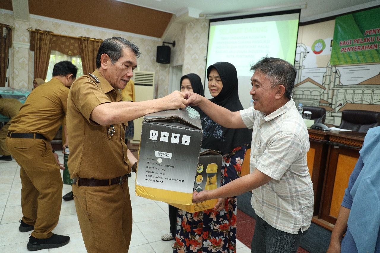 11 UMKM Terima Bantuan Alat Produksi Industri dari Pemkot Pontianak
