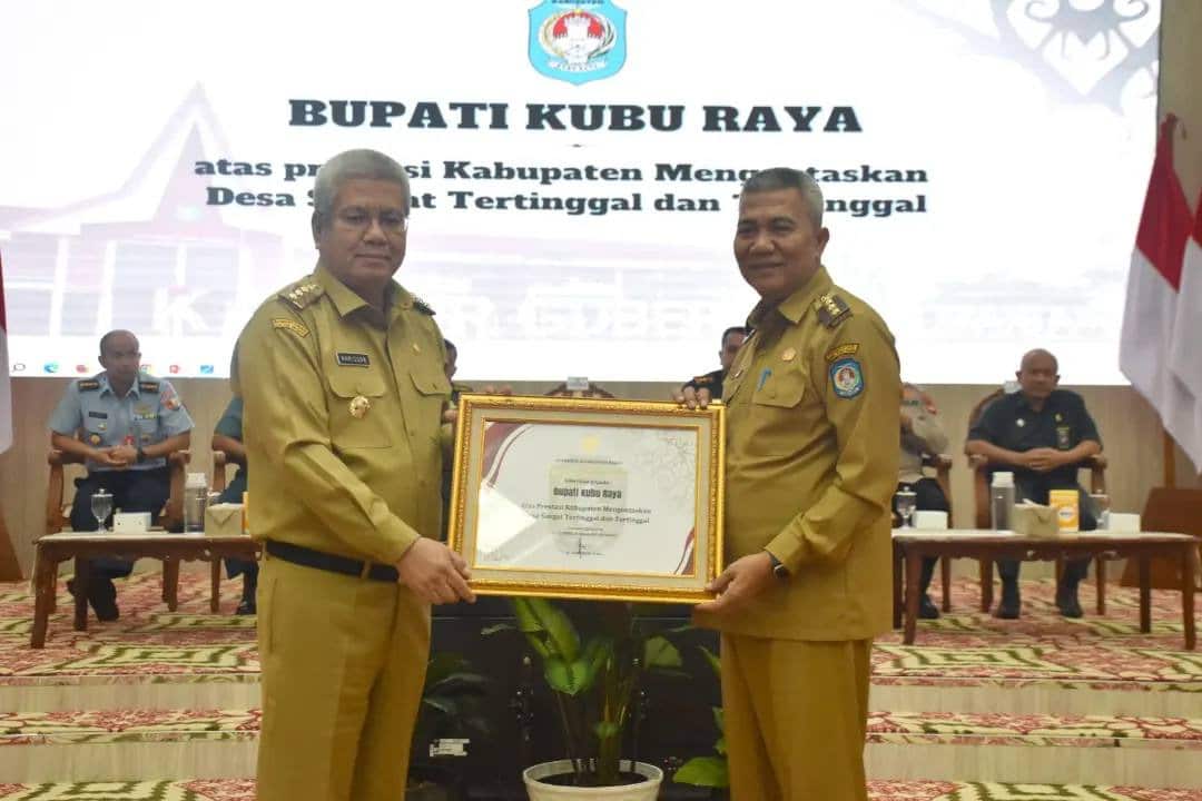 Pj Bupati Kubu Raya Raih Penghargaan Pengentasan Desa Tertinggal