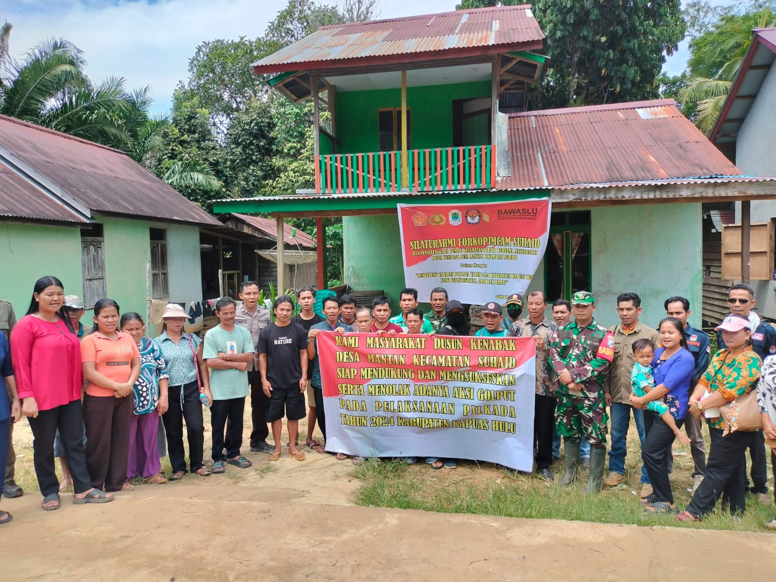 Forkopimcam dan Penyelenggara Pemilu Suhaid Silaturahmi dengan  Masyarakat Dusun Kenabak