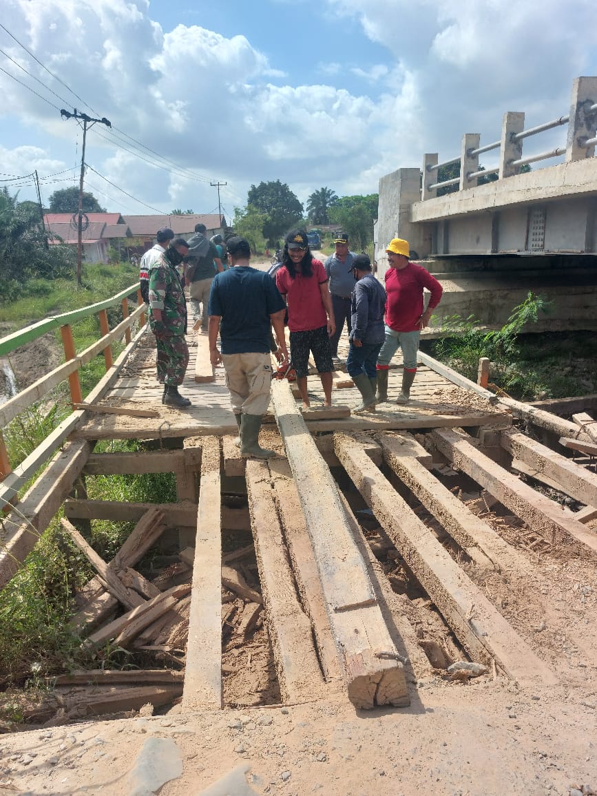 PT BGA Perbaiki Jembatan Kepuluk di Poros Jalan Pelang - Sungai Melayu