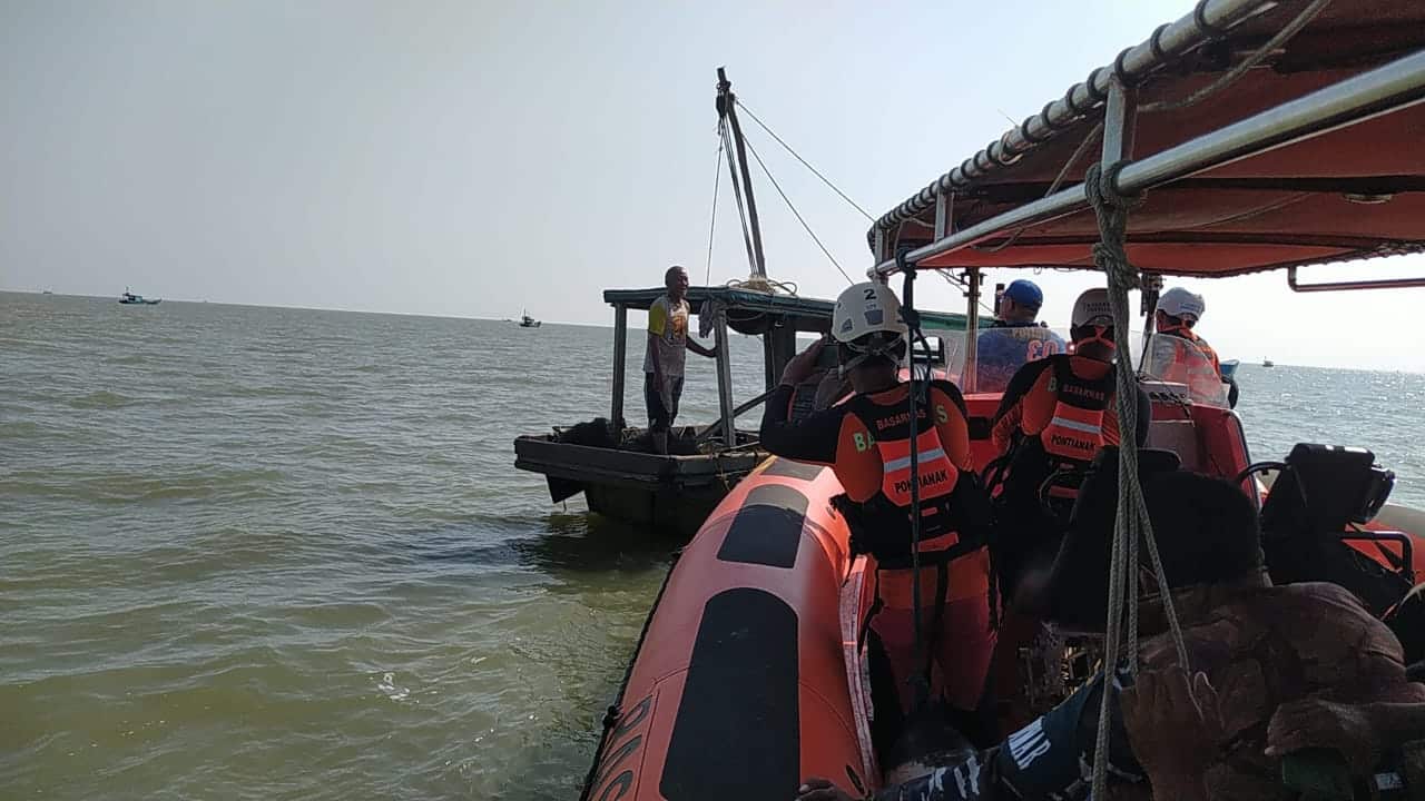 Hilang di Laut Selama Tiga Hari, Ayah dan Anak Nelayan di Sambas Ditemukan Selamat