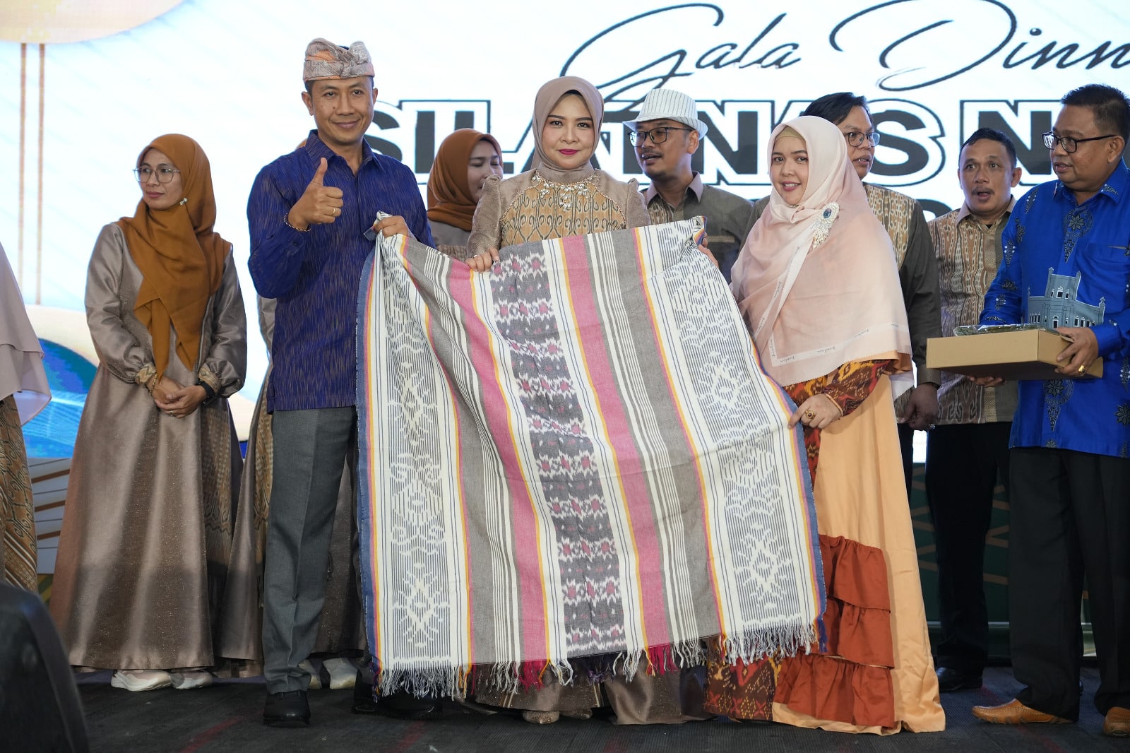 Parade Fashion Wastra Nusantara Jadi Momen Berharga di Silatnas STPDN 2024