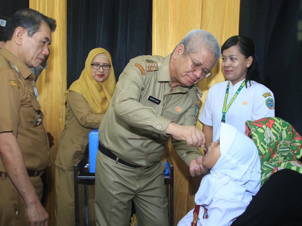 Pj Gubernur Harisson Canangkan Pekan Imunisasi Nasional Polio 2024: Target 95% Anak Terlindungi