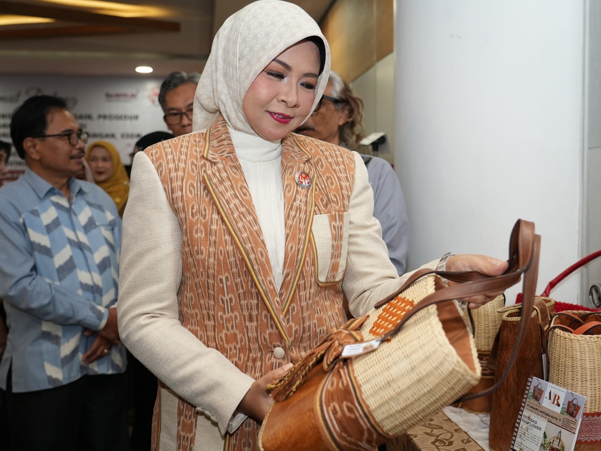 Peluang Ekspor Tinggi, Windy Harisson Gaungkan Bangga Pakai Wastra dan Kerajinan Kalbar