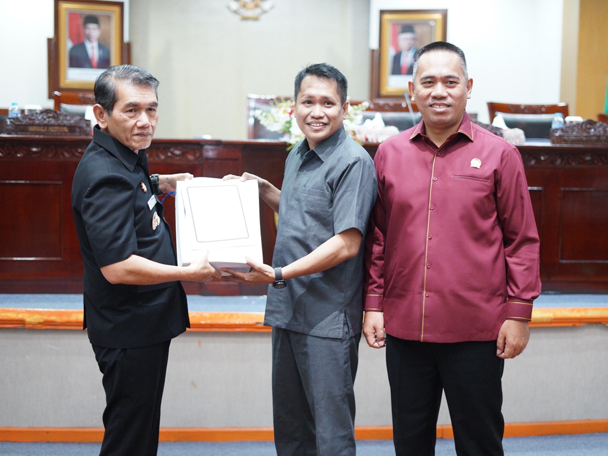 Pj Wali Kota Pontianak Bahas Dua Raperda Inisiatif DPRD: Fokus pada Pelayanan Sosial dan Pengembangan Usaha Mikro