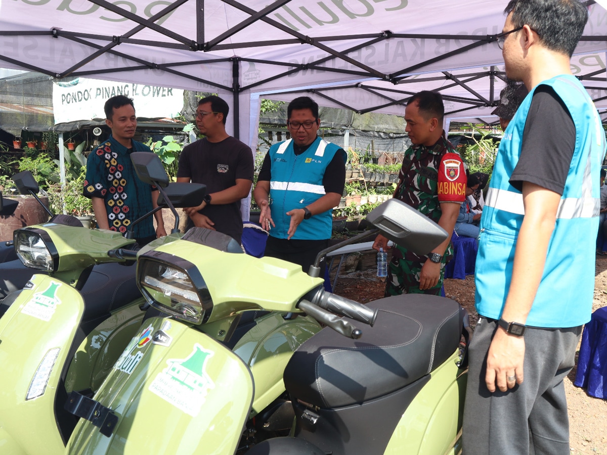 PLN Salurkan Motor Listrik Bagi Pelaku UMKM di Banjarbaru