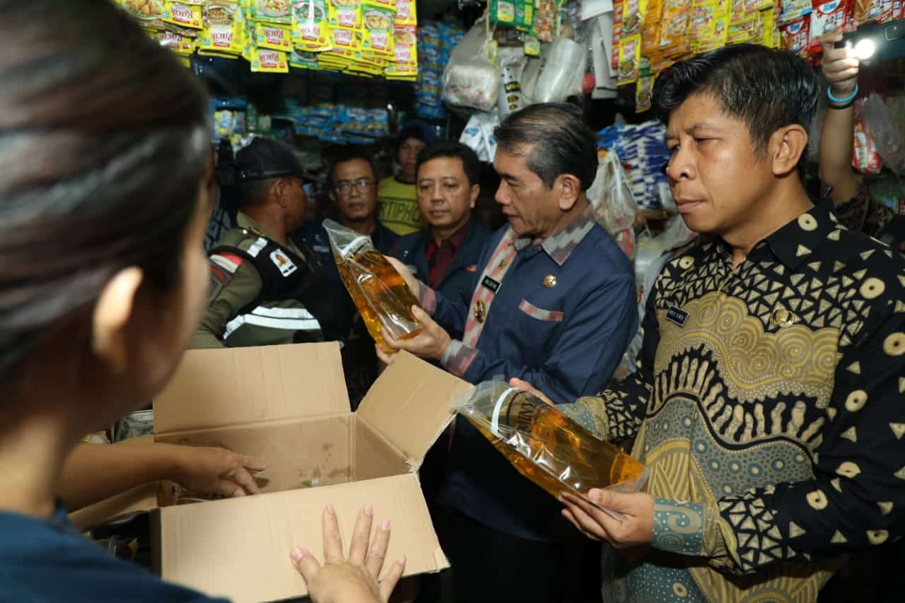 Ani Sofian Pantau Pasar Puring, Pastikan Ketersedian Stok dan Harga Pangan Stabil