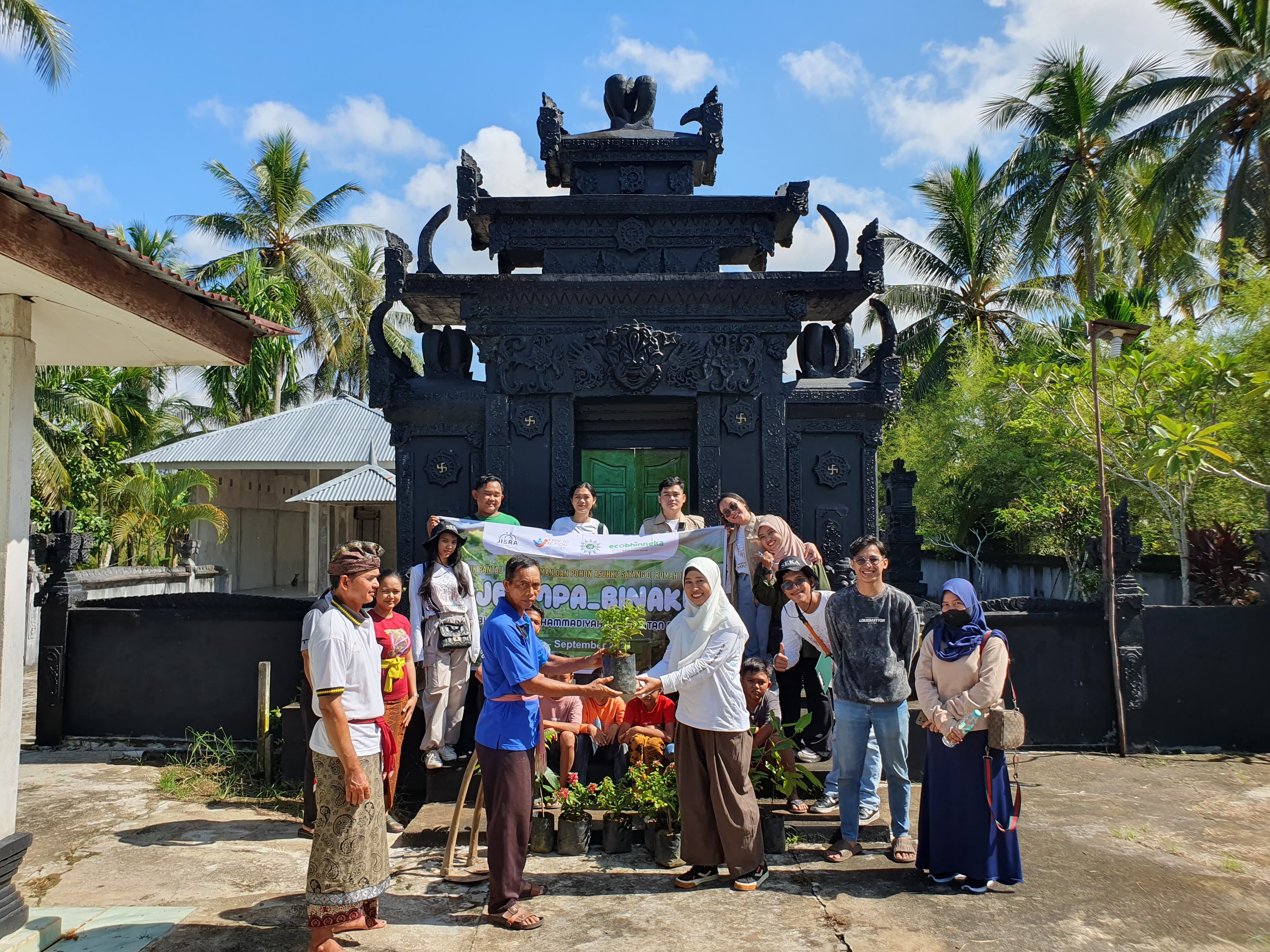 Sahabat Eco Bhinneka Kalbar Gelar Jumpa Binaku di Pura Giri Kertha Bhuwana Kalimas