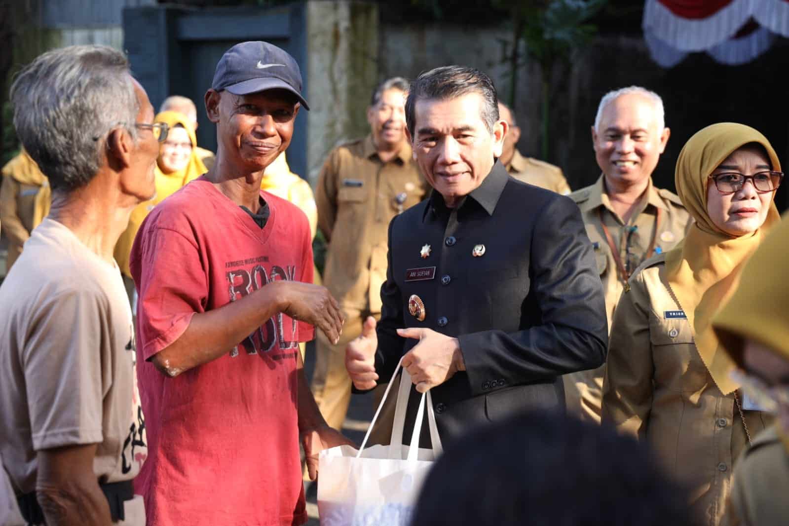 Pemkot Salurkan Bantuan ke Korban Bencana, Disabilitas dan Panti Asuhan