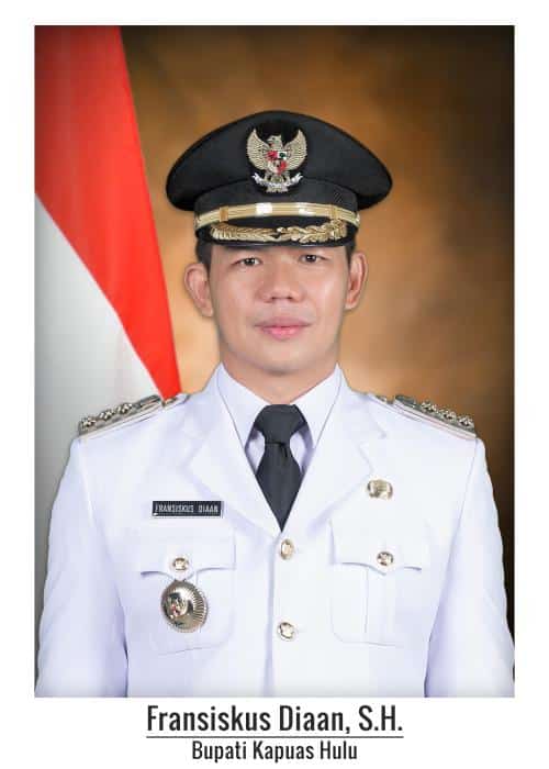 Bupati Kapuas Hulu Fransiskus Diaan Terima Penghargaan dari Menteri PDTT RI Abdul Halim Iskandar