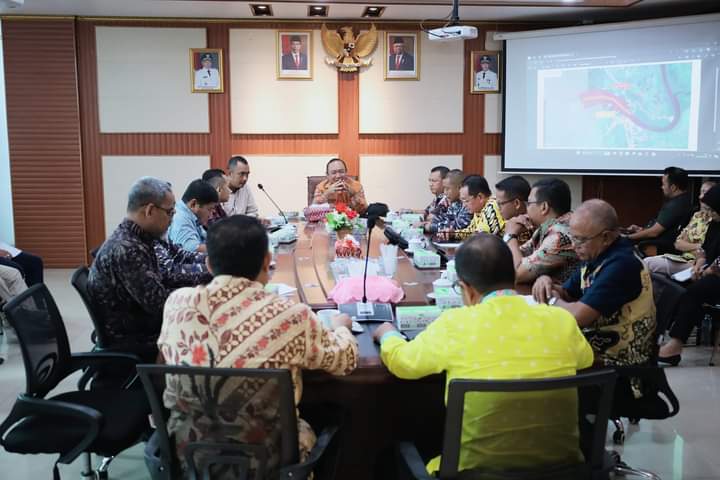 Sekda Ketapang Pimpin Rapat Normalisasi Sungai Pesaguan