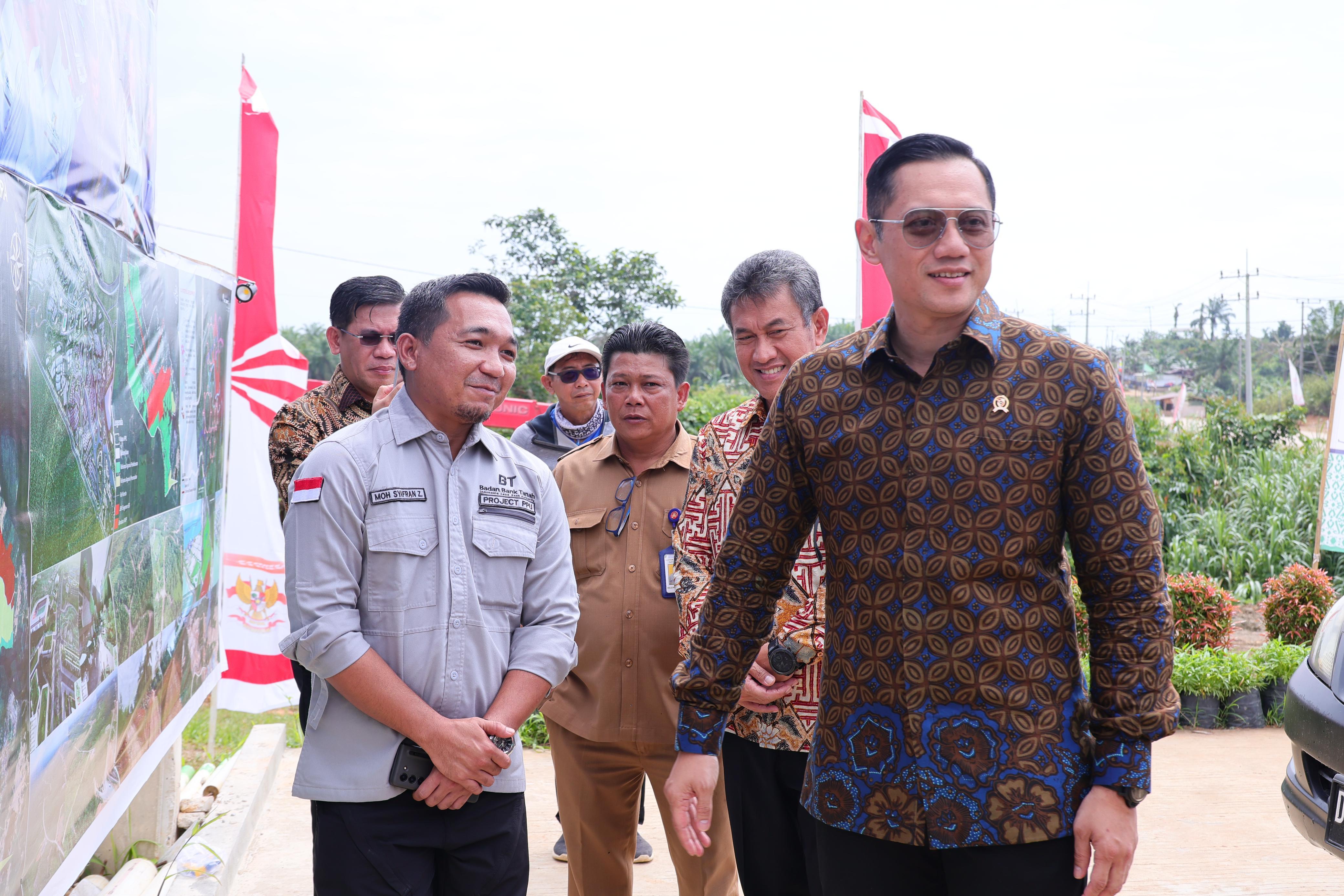 Akhiri Kegiatan di Kaltim, Menteri AHY Kunjungi Kantor Badan Bank Tanah di Penajam Paser Utara