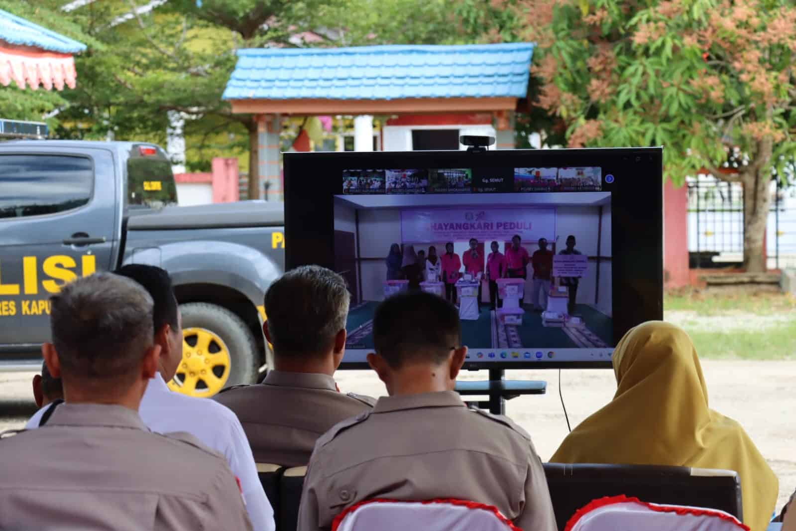 Ketum Bhayangkari Resmikan Sumur Bor dan Filtrasi Air Bersih di 7 Polsek Perbatasan Kapuas Hulu