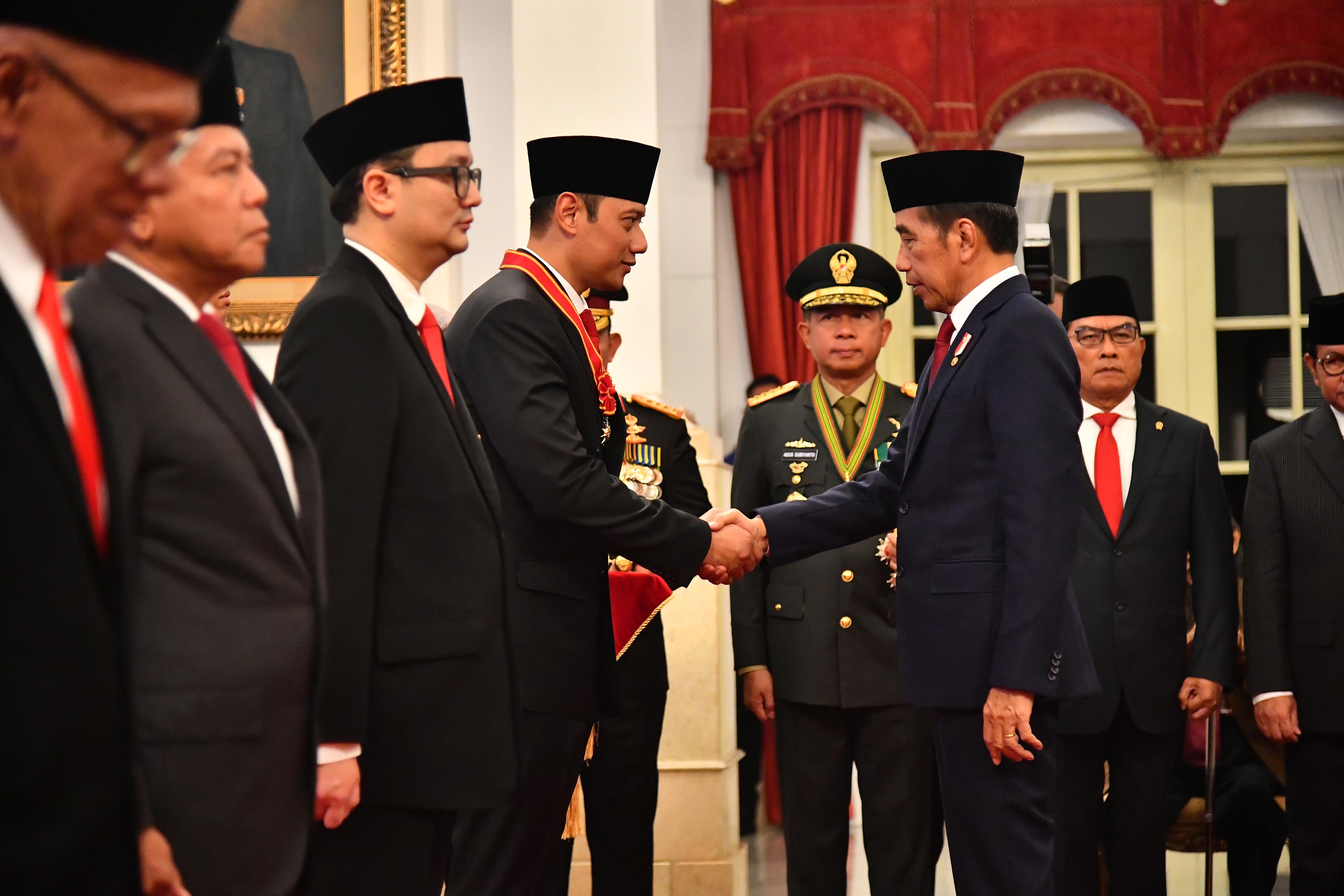 Menteri AHY Dianugerahi Bintang Mahaputra Nararya dari Presiden Jokowi