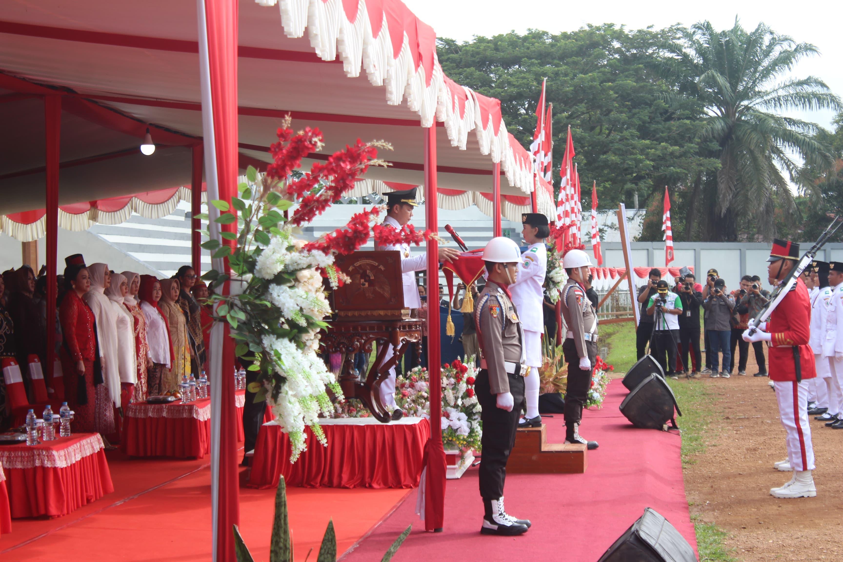 Bupati Kapuas Hulu Jadi Inspektur Upacara HUT RI ke-79