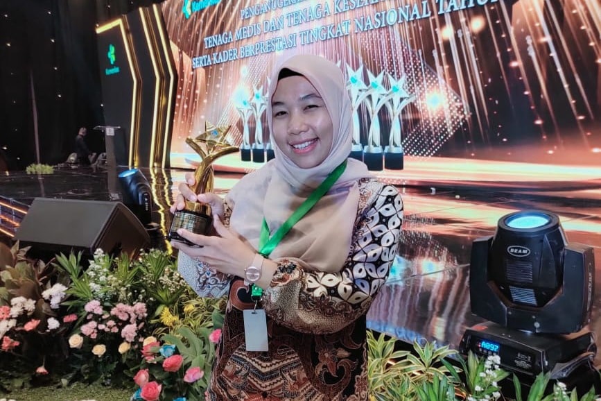 Nurul Azizah Raih Kader Posyandu Berprestasi Nasional