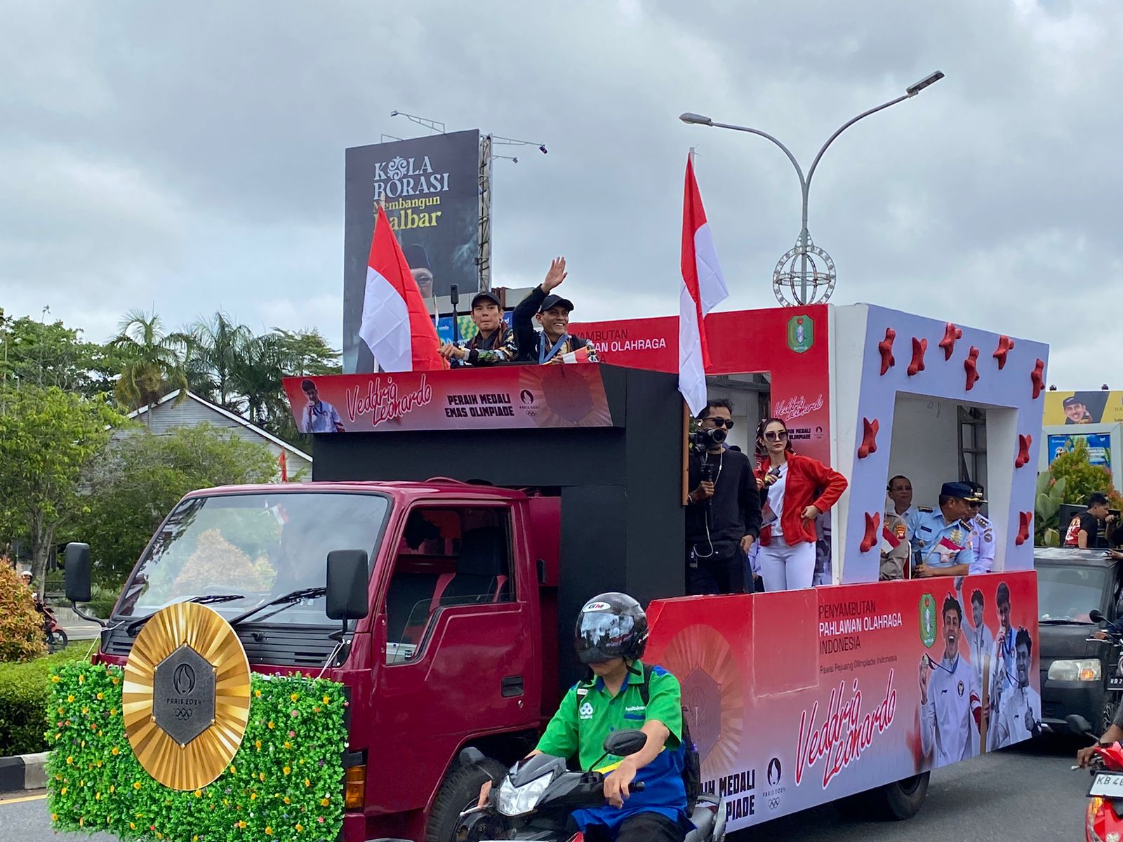 Pulang Kampung, Veddriq Leonardo Disambut Meriah Warga Pontianak