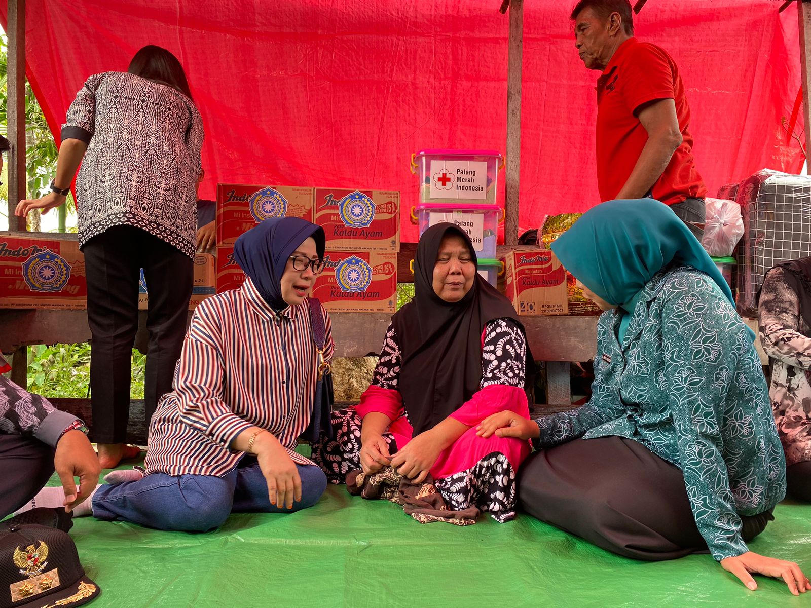 PKK Kalbar dan PMI Sambangi Rumah Duka Kebakaran di Tanjung Raya
