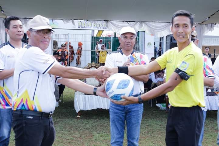 Martin Rantan Buka Kejuaraan Bergengsi Piala Bupati Ketapang 2024, Diikuti 47 Tim Kesebelasan