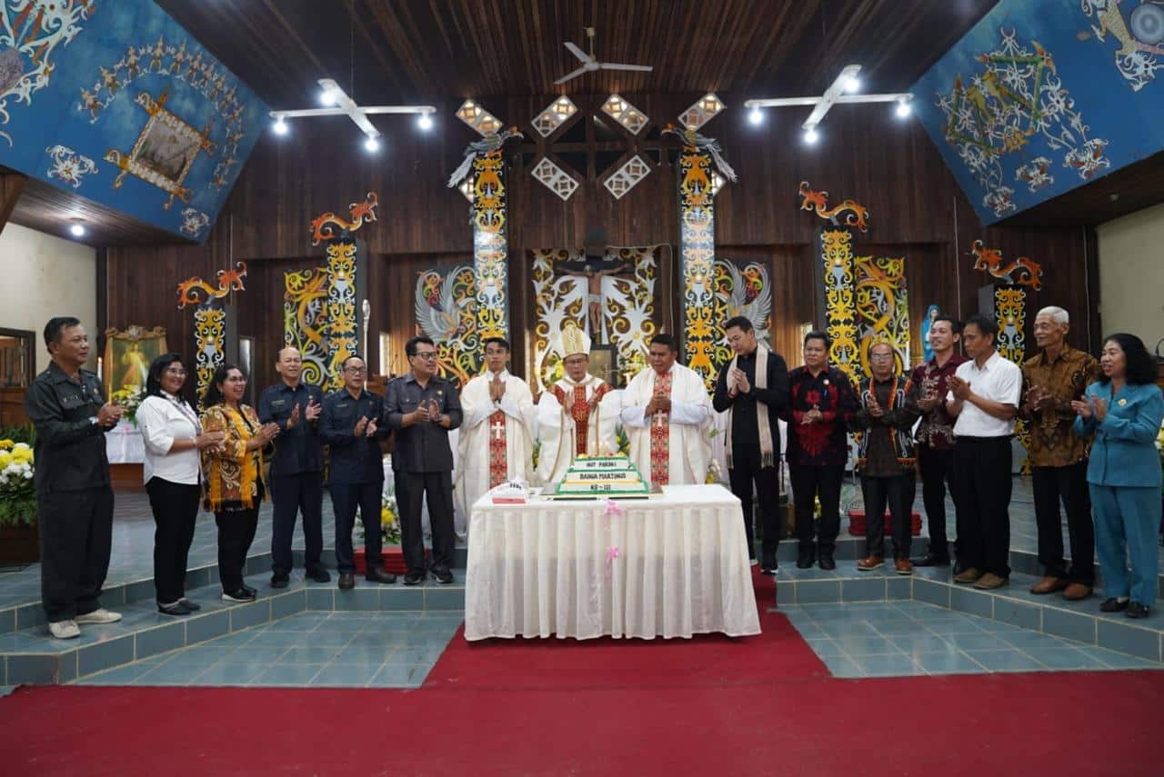 Bupati Kapuas Hulu Hadiri Perayaan Ulang Tahun Gereja Santo Martinus ke 111