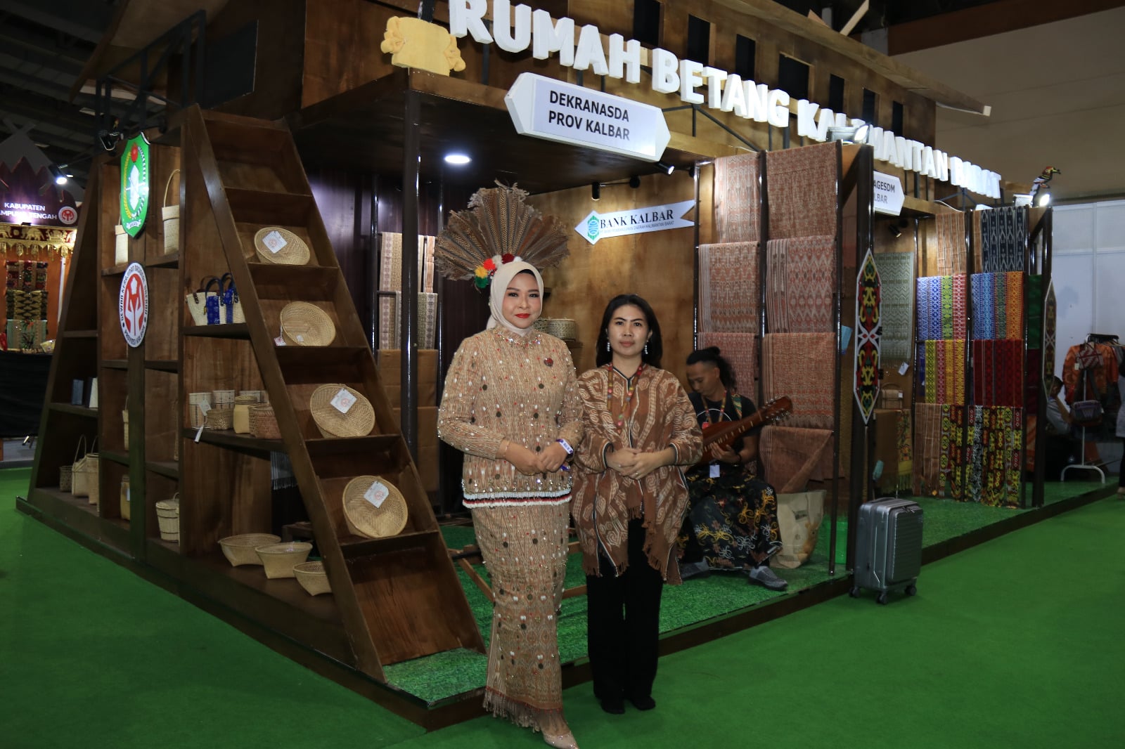 Pesan Windy kepada Masyarakat: Jangan Pernah Bosan Promosikan Wastra dan Kriya Kalbar