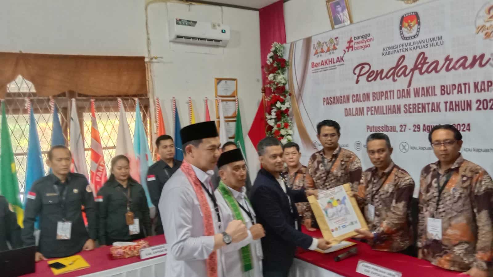 Sis-Sukardi Daftar ke KPU Kapuas Hulu, Siap Lanjutkan Program Pembangunan Lima Tahun ke Depan