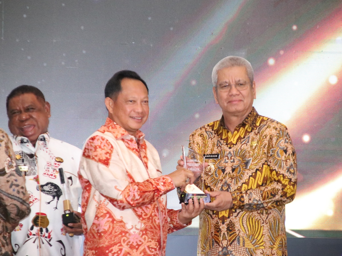 Pj Gubernur Harisson Dinobatkan Sebagai Penjabat Gubernur Terbaik Bidang Ekonomi Daerah