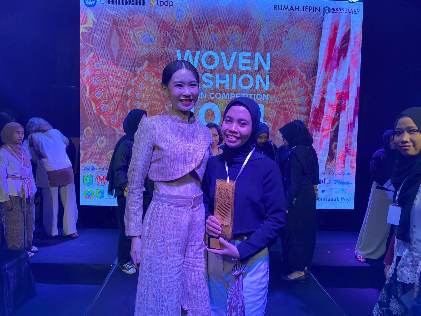 Terinspirasi dari Serial “Gadis Kretek”, Cindyka Verona Juarai Woven Fashion Designer Competition 2024