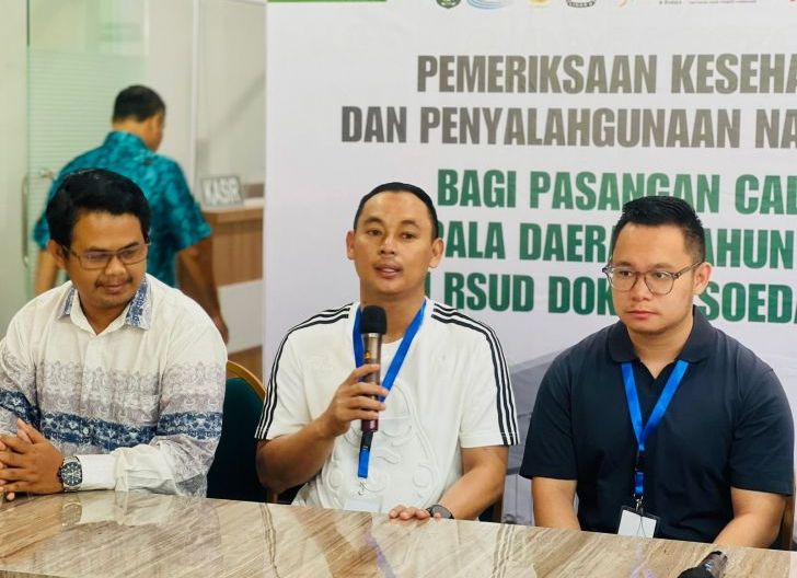 Jalani Tes Kesehatan, Wahyu-Wawa Baik-baik Saja dan Siap Bertarung di Pilkada Kapuas Hulu 2024