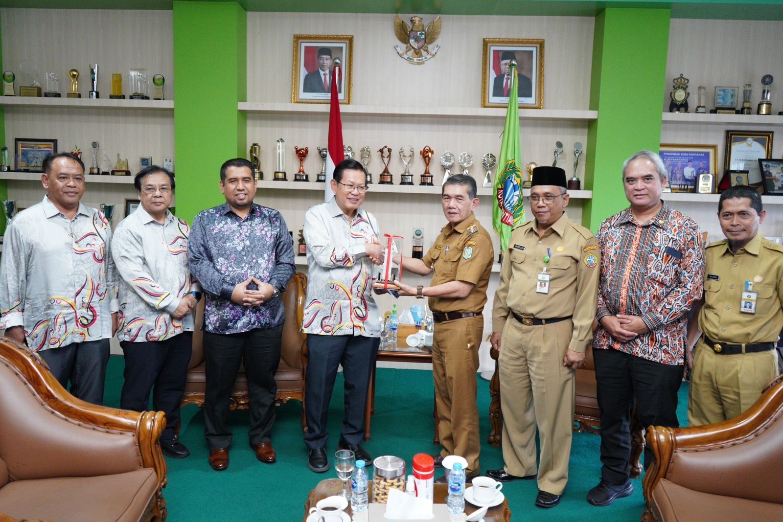 Ani Sofian Terima Kunjungan Menteri Perhubungan Sarawak di Kantor Wali Kota Pontianak