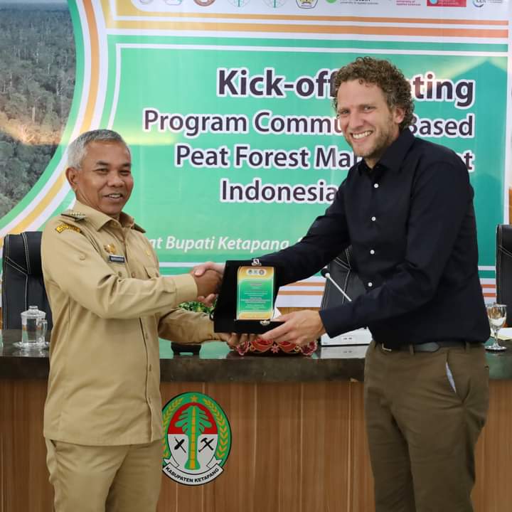 Bupati Ketapang Buka Kick-Off Meeting Program Community-Based Peat Forest Management Indonesia