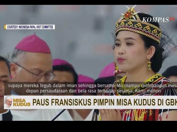 Gadis Dayak asal Kalbar Jadi Pembaca Doa Umat Saat Misa Akbar Paus Fransiskus di GBK