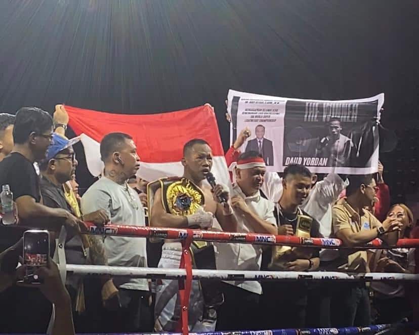 Daud Yordan Menang KO Lawan Petinju Argentina, Pertahankan Gelar Juara Dunia IBA