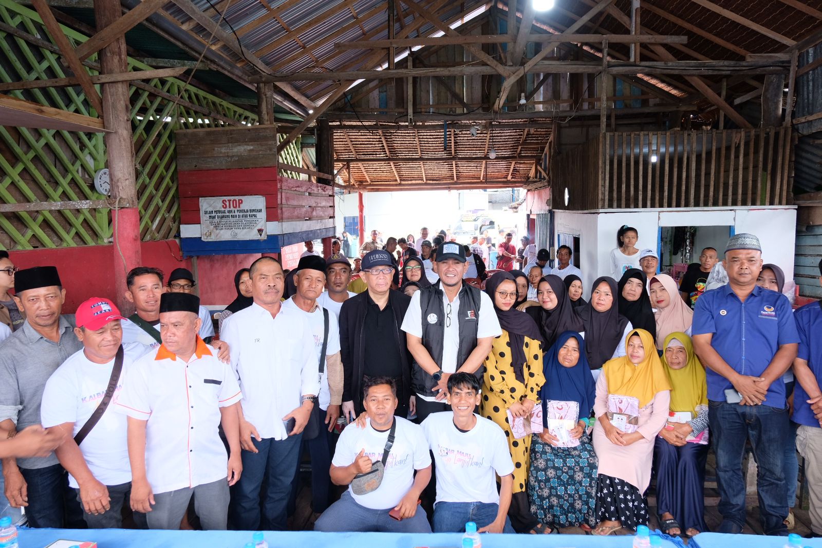 Sutarmidji Kunjungi Pelabuhan Pasar Ikan Selakau, Serap Aspirasi Nelayan Sambas