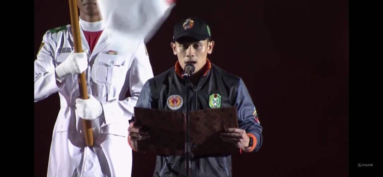 Veddriq Leonardo Bacakan Janji Atlet Saat Seremoni Pembukaan PON Aceh-Sumut XXI