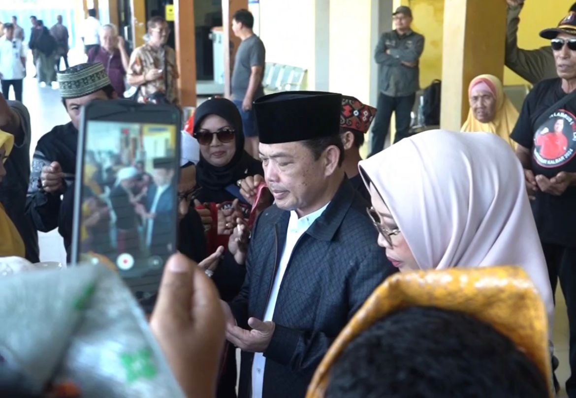 Lantunan Doa serta Ritual Adat Sambut Kedatangan Ria Norsan di "Tanah Bertuah" Ketapang