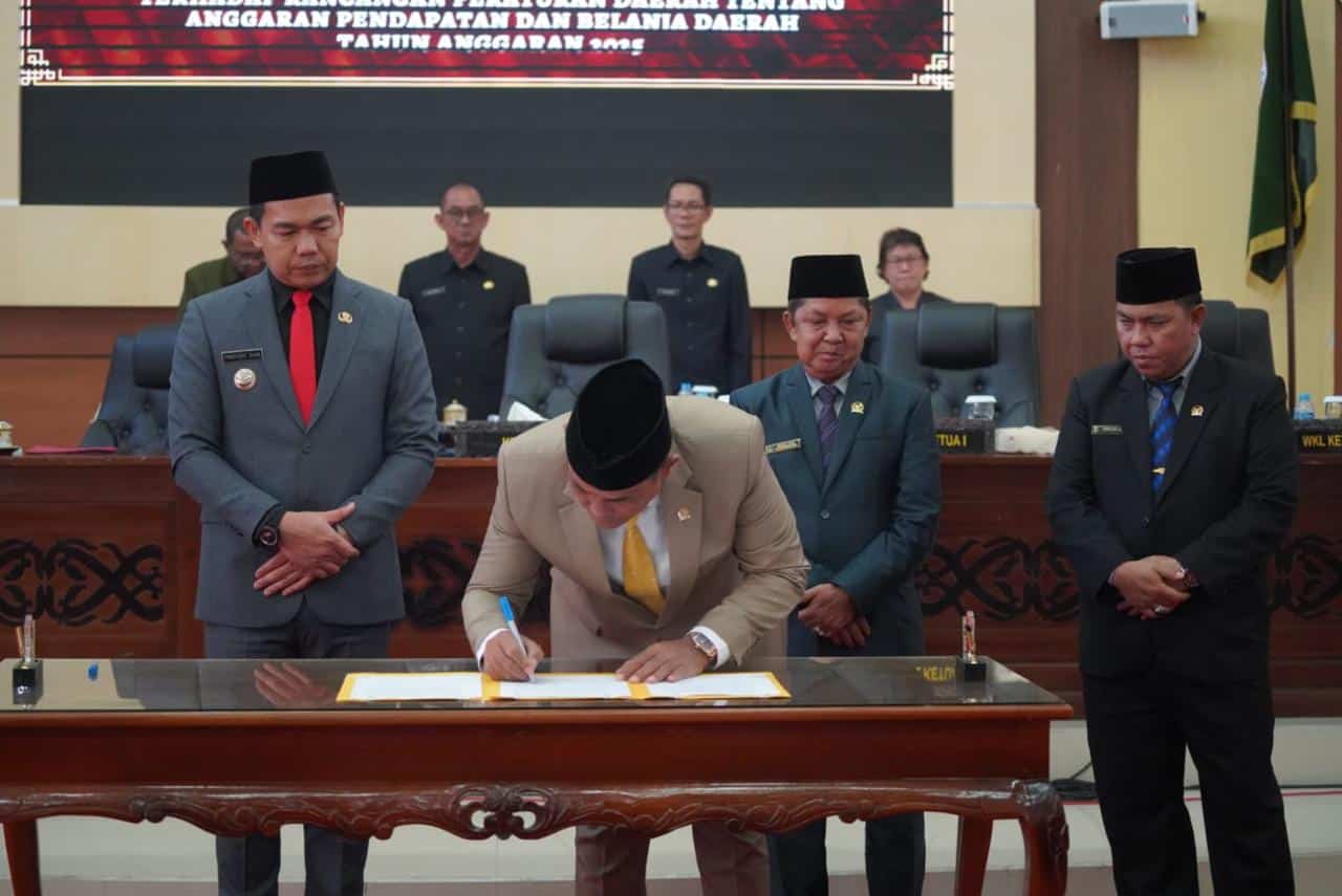 Sah! 7 Fraksi DPRD Setujui APBD Kapuas Hulu Tahun 2025 Sebesar Rp 2 Triliun Lebih
