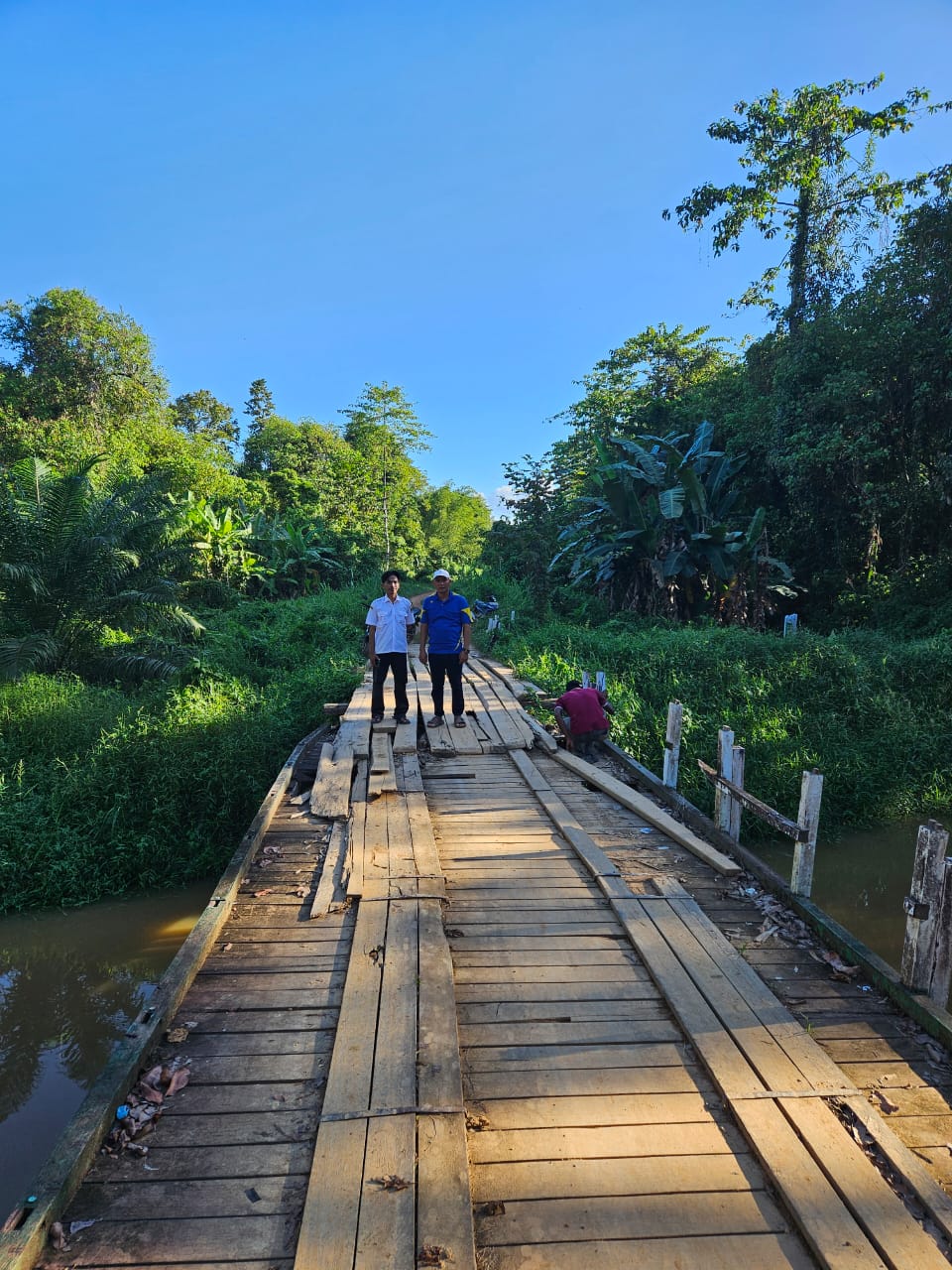 Baru Dilantik, Anggota Dewan Ketapang Rion Sardi Langsung Cek Akses Jalan Tanjung Pura - Ulak Medang
