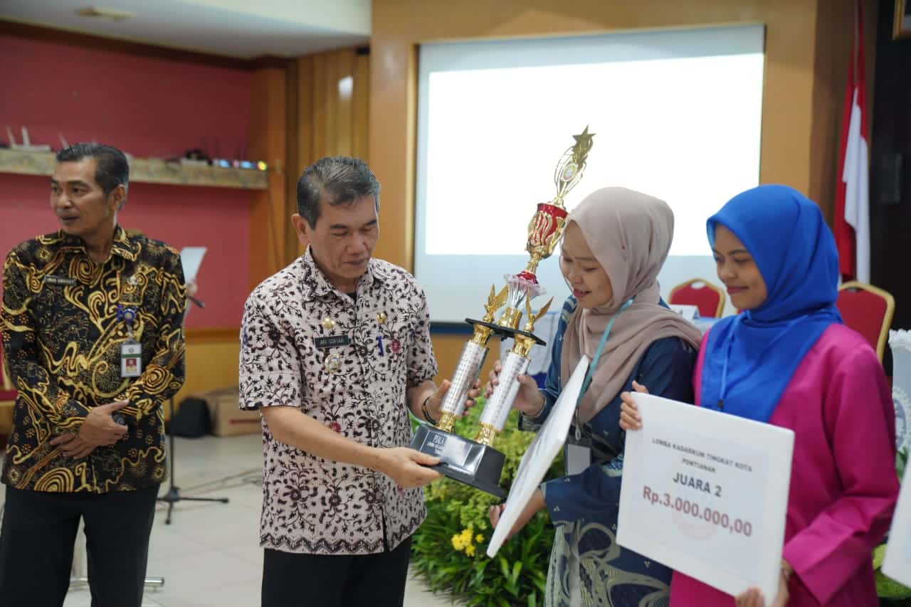 Kelurahan Pal Lima Juarai Lomba Kadarkum Tingkat Kota Pontianak