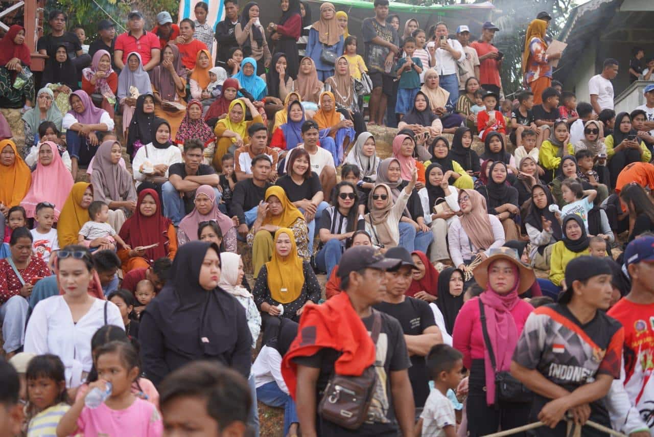 Bupati Kapuas Hulu Kunker ke Desa Riam Menggelai