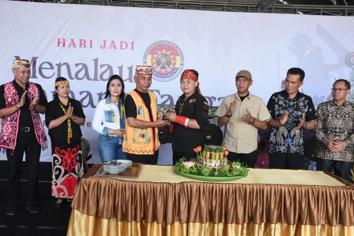 Bupati Ketapang Apresiasi Menalau Kamang Tarigas yang Ikut Jaga Persatuan dan Gotong Royong di Tengah Masyarakat