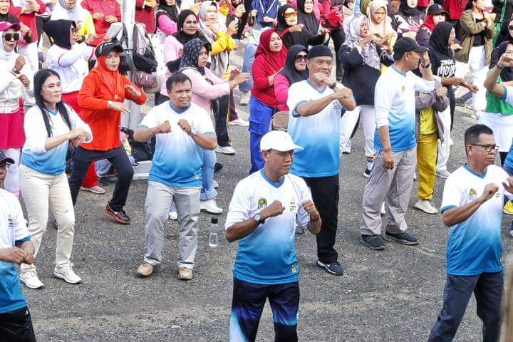 Bupati dan Wakil Bupati Ketapang Ikut Senam Massal Meriahkan Napak Tilas