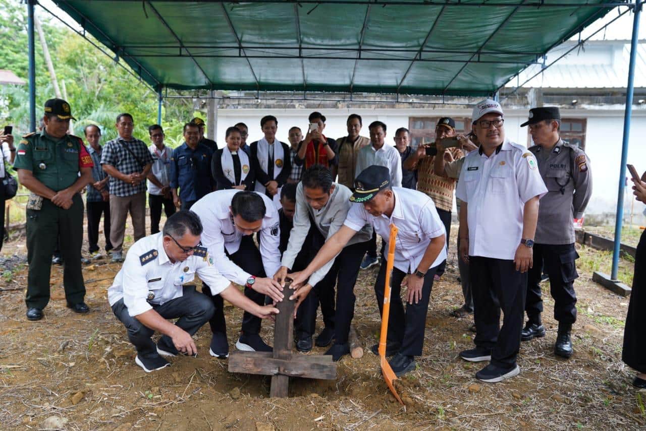 Bupati Kapuas Hulu Letakkan Tiang Pertama Pembangunan Gereja Evengelis Kalimantan Lanjak