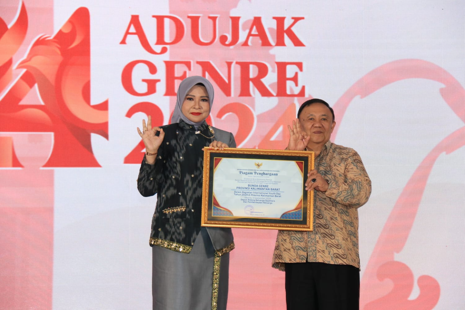 Windy Terima Penghargaan Bunda Genre Terbaik Nasional