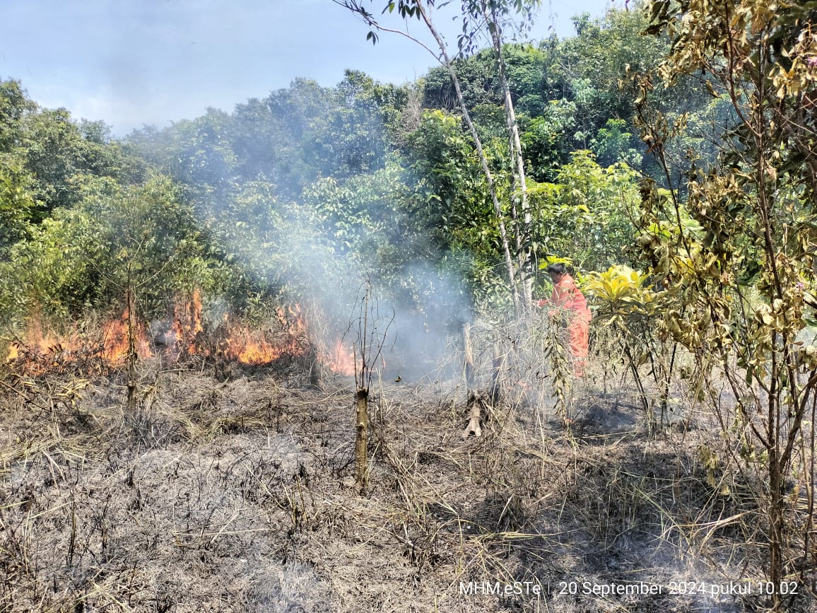 Tim Gabungan Padamkan Lahan di Kapuas Hulu, AKP Febri Pardiansyah: Warga Diminta Lebih Waspada