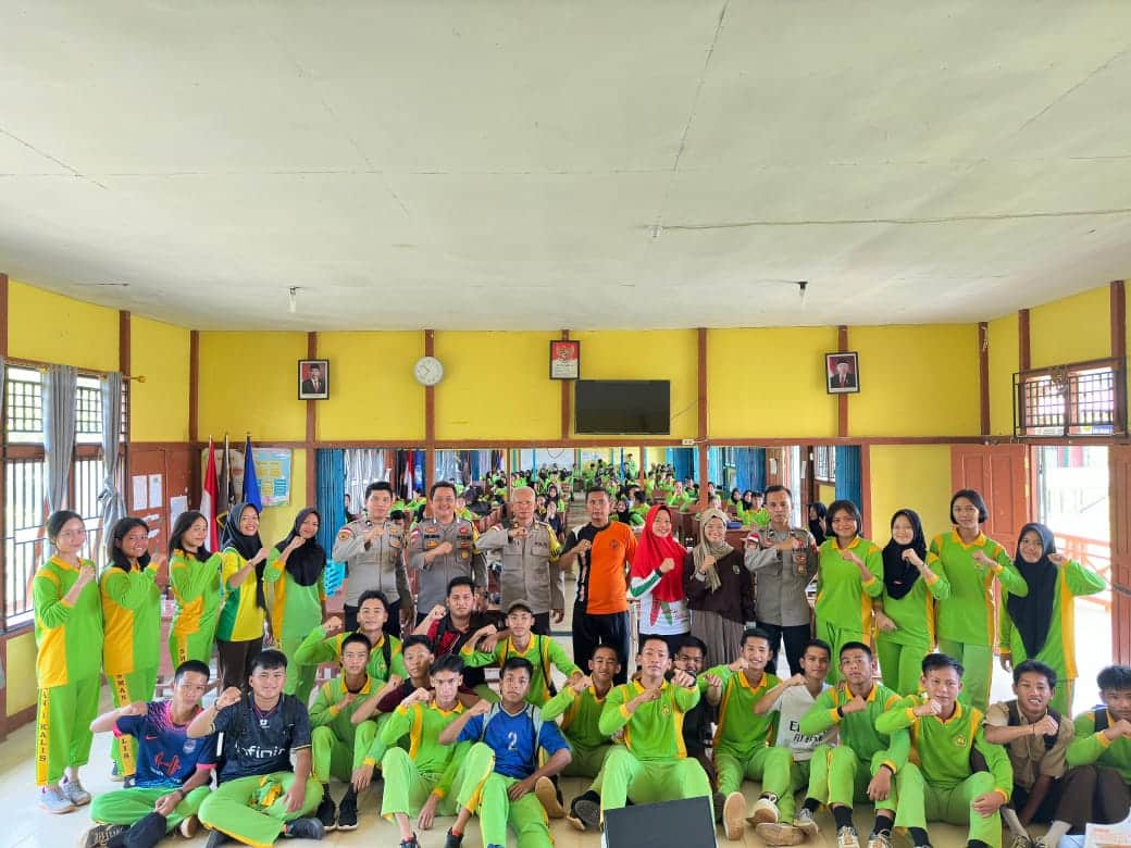 Polres Kapuas Hulu Sosialisasikan Penerimaan Polri di SMAN 1 Kalis