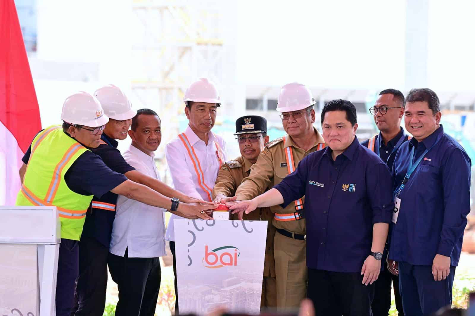 Pj Gubernur Kalbar Dampingi Presiden Resmikan Injeksi Bauksit Perdana SGAR PT BAI di Mempawah