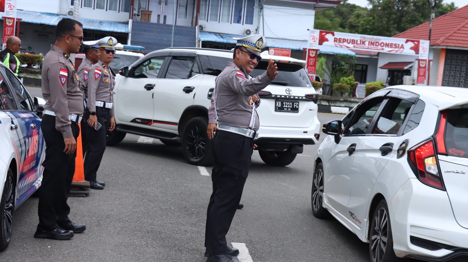 Polres Kapuas Hulu Amankan Jalannya Pelantikan 30 Anggota DPRD Kapuas Hulu