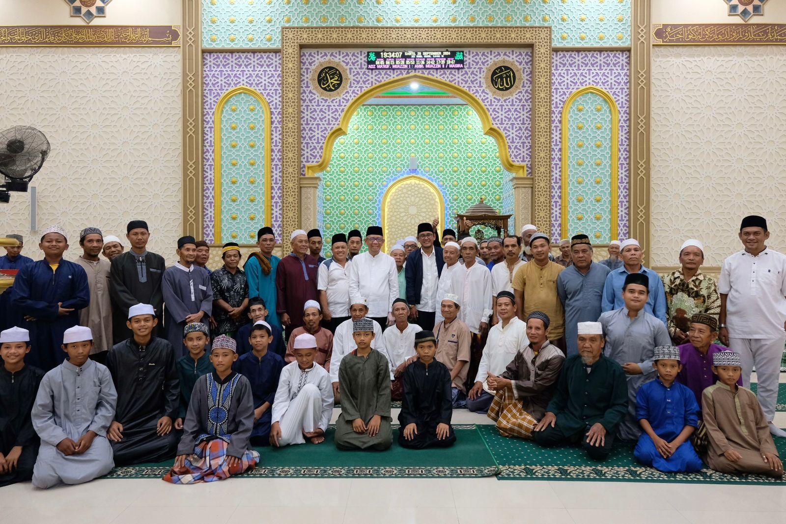 Sutarmidji Isi Tausiyah di Masjid Jami di Paloh Sambas